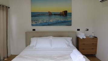 Double Room, 1 King Bed, Balcony | Iron/ironing board, free WiFi, bed sheets