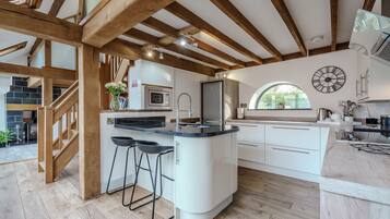 Réfrigérateur, micro-ondes, four, lave-vaisselle