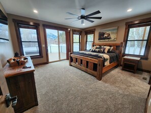 5 quartos, berço de viagem, Wi-Fi de cortesia, roupa de cama