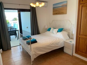 3 makuuhuonetta, tallelokero huoneessa, silitysrauta/-lauta