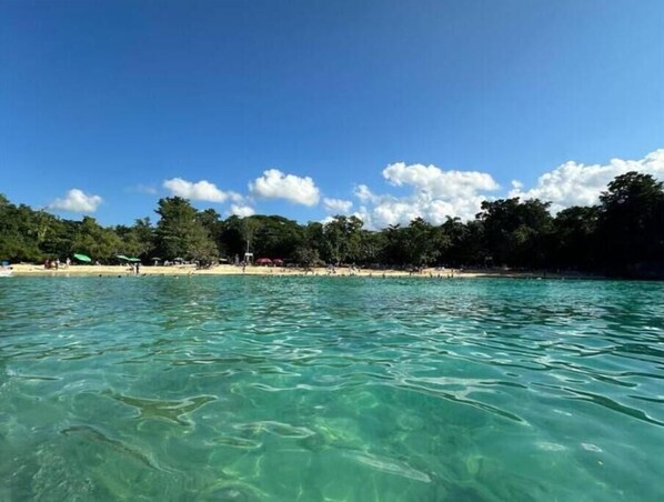 Solsenger og strandhåndklær