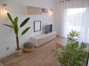 TV - Apartment 'Medes Park 2-5-1' with Sea View, Wi-Fi and Air Conditioning (Lestartit)