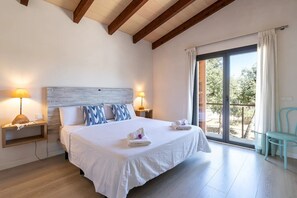 3 bedrooms, iron/ironing board, free WiFi, bed sheets - Villa 'S'Alzinar' with Mountain View, Wi-Fi and Air Conditioning (Sa Pobla)