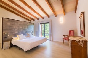 3 makuuhuonetta, silitysrauta/-lauta, ilmainen Wi-Fi, vuodevaatteet