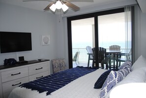 3 slaapkamers, een strijkplank/strijkijzer, reisbedje, gratis wifi