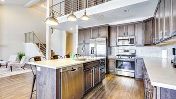 Fridge, microwave, oven, stovetop
