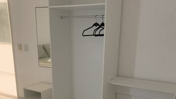 Bureau, Wi-Fi gratuit, draps fournis