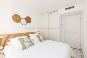 2 chambres, fer et planche à repasser, accès au Wi-Fi (inclus)