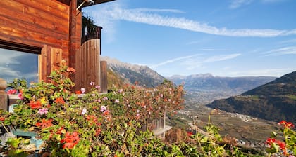 Ferienwohnung 'Ausergrubhof Wohnung Naturns' mit Bergblick, Gemeinschaftsgarten und WLAN