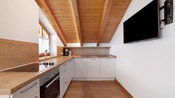 冷蔵庫、オーブン、コンロ、食器洗い機