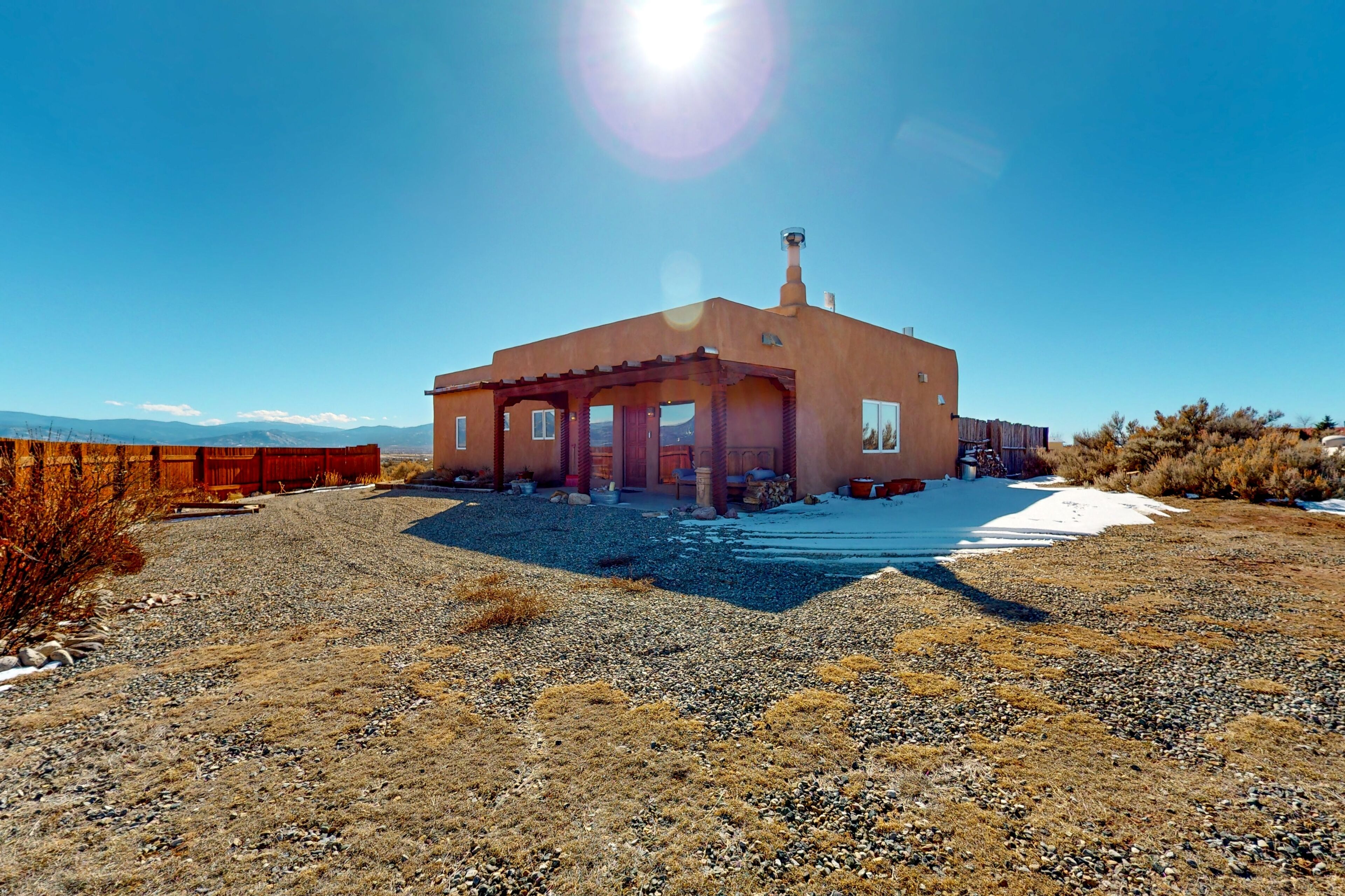 Dog-friendly pueblo on 2 acres with amazing mountain views & kiva fireplace