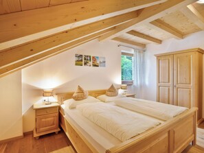 3 bedrooms, free WiFi, bed sheets