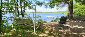 Happy Lakeside Getaway