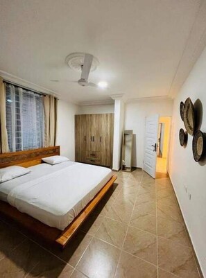 2 bedrooms, iron/ironing board, free WiFi - Charming & Spacious Apt in Accra (Accra)