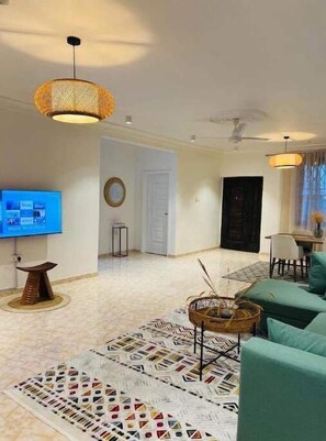 Smart TV - Charming & Spacious Apt in Accra (Accra)