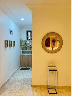 Interior - Charming & Spacious Apt in Accra (Accra)