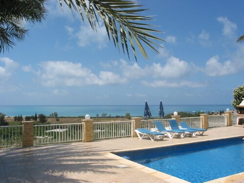 Amazing sea view, bungalow, Coral Bay, pool, walking distance, parking, 