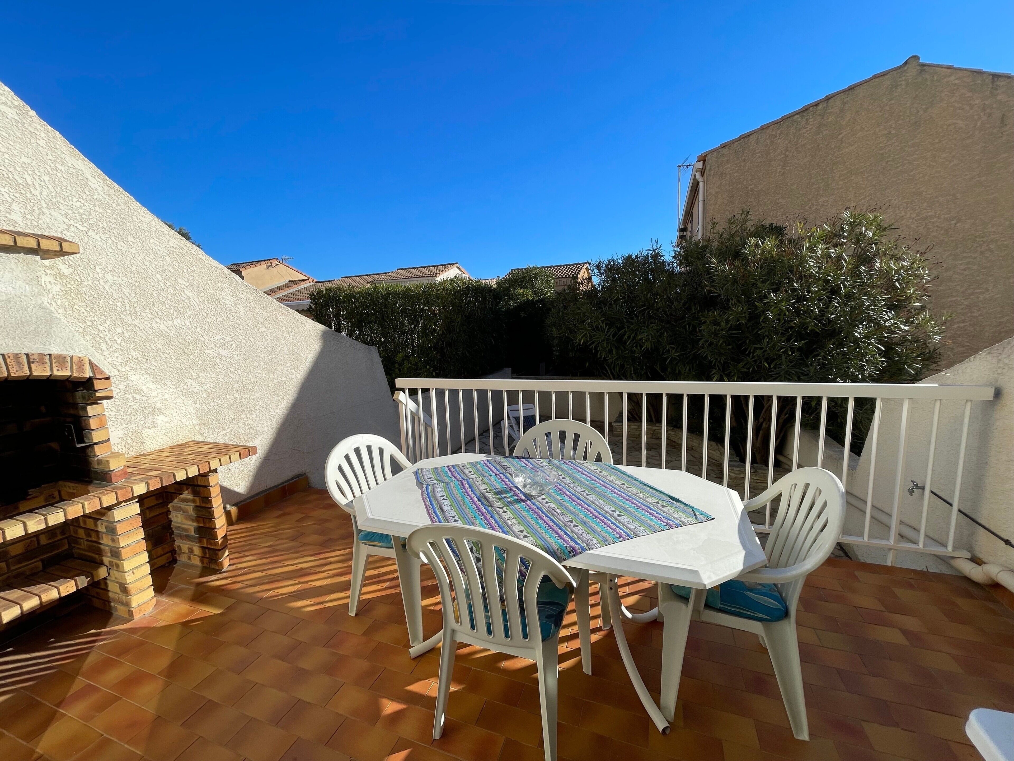 屋外ダイニングエリア