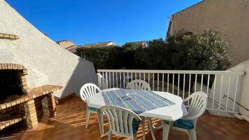 屋外ダイニングエリア