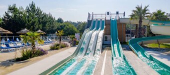 Mobile Home 'Du Soleil - Contis' with Shared Pool, Terrace and Fun Pass Included