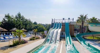 Mobilheim 'Du Soleil - Contis' mit Gemeinschaftspool, Terrasse und Fun Pass inbegriffen