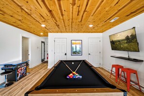 Game room - Dog|EV|Hot Tub|Pool Table|BBQ|Gas Fire|King Bed (Sevierville)