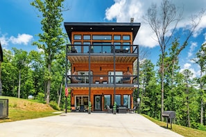 Exterior - Dog|EV|Hot Tub|Pool Table|BBQ|Gas Fire|King Bed (Sevierville)