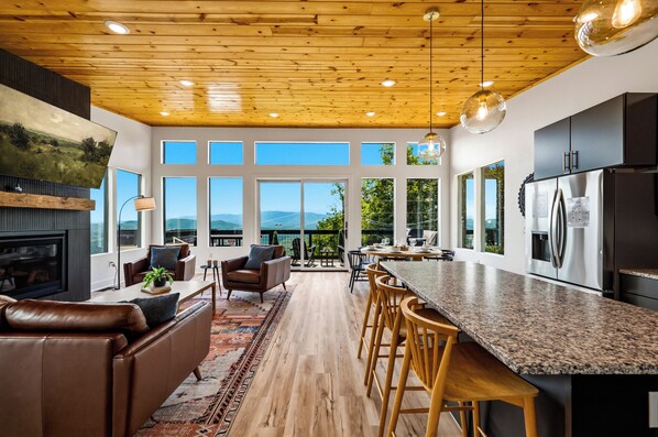 Interior - Dog|EV|Hot Tub|Pool Table|BBQ|Gas Fire|King Bed (Sevierville)