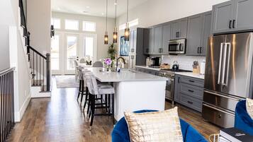 Luxury Townhome | 3 bedrooms, iron/ironing board, free WiFi