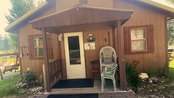 Deluxe Cabin | Egyptian cotton sheets, premium bedding, down comforters, pillowtop beds