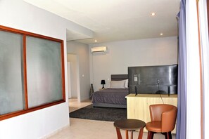2 bedrooms, desk, free WiFi, bed sheets