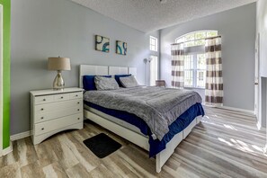 4 bedrooms, iron/ironing board, free WiFi, bed sheets