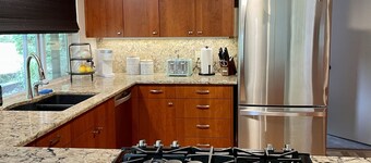 6BR-Spacious-Bright-Modern