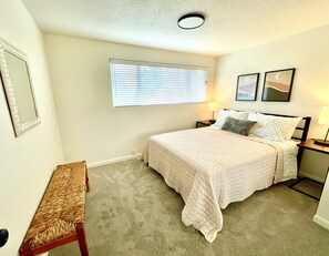 6 bedrooms, iron/ironing board, WiFi, bed sheets - 6BR-Spacious-Bright-Modern (Eugene)