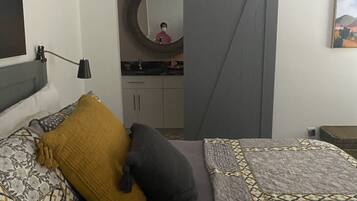 3 soverom, strykejern/-brett, wi-fi og sengetøy