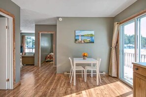 Dining - The Cedar: Awesome view + Bunkie! (Alban)