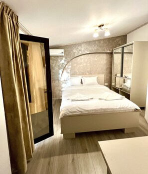 Superior Room, 1 King Bed | Free WiFi - Hotel Marina 2 (Bucharest)