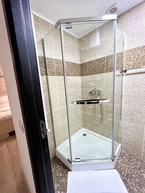 Artículos de tocador gratuitos, secador de pelo, pantuflas