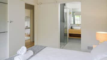 4 bedrooms, free WiFi, bed sheets