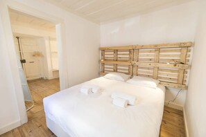 2 bedrooms, iron/ironing board