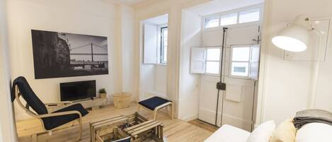 2 Schlafzimmer, Bügeleisen/Bügelbrett