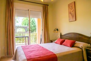 2 bedrooms, iron/ironing board, free WiFi, bed sheets - Apartment 'Montemar Natura Resort' with Shared Pool, Wi-Fi and Air Conditioning (Peñíscola)