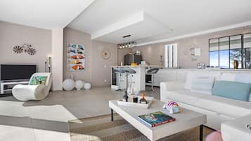 Fernseher, Kamin, Tischtennisplatte