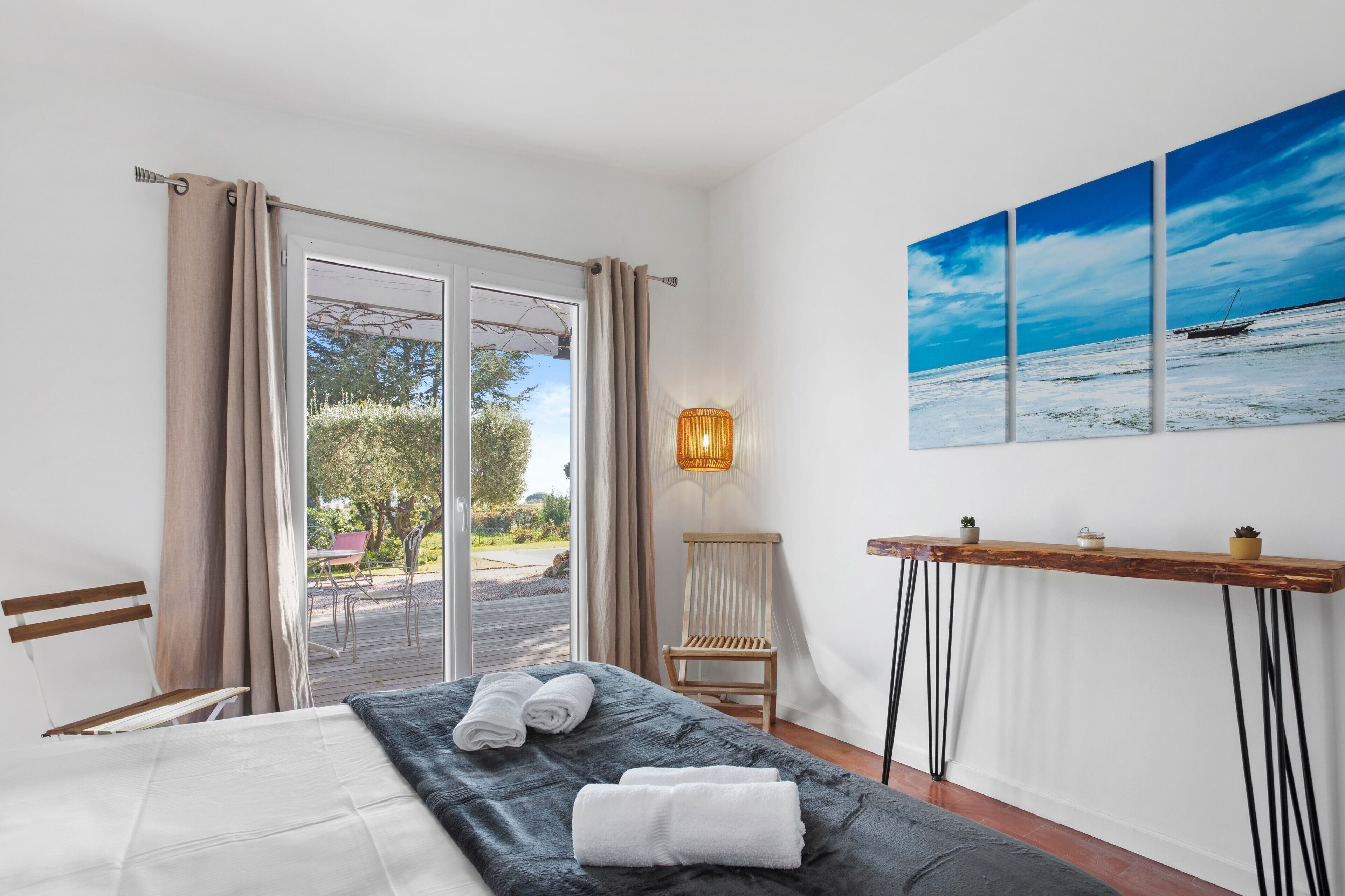 4 bedrooms, iron/ironing board, free WiFi, bed sheets