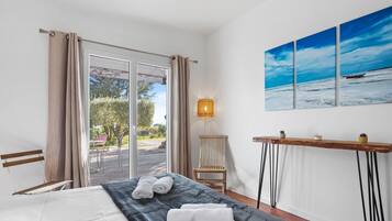 4 bedrooms, iron/ironing board, free WiFi, bed sheets