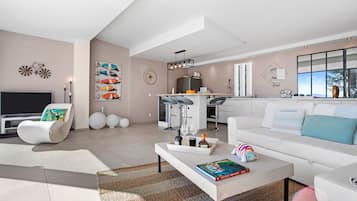 Fernseher, Kamin, Tischtennisplatte