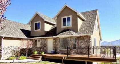 Mountain View Retreat - Sleeps 20! Perfect for large gatherings