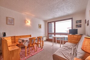 TV, DVD-spiller og stereoanlegg