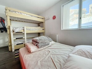 1 Schlafzimmer, Bügeleisen/Bügelbrett