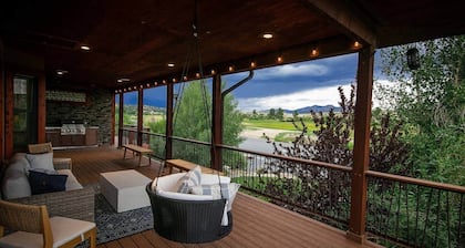 Casa Del Rio hot tub, sauna, movie theater #020796